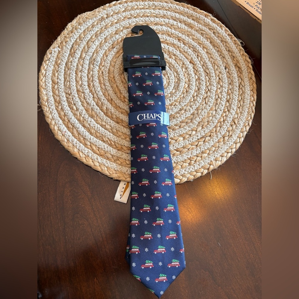Chaps tie Christmas tree on wagon new tags